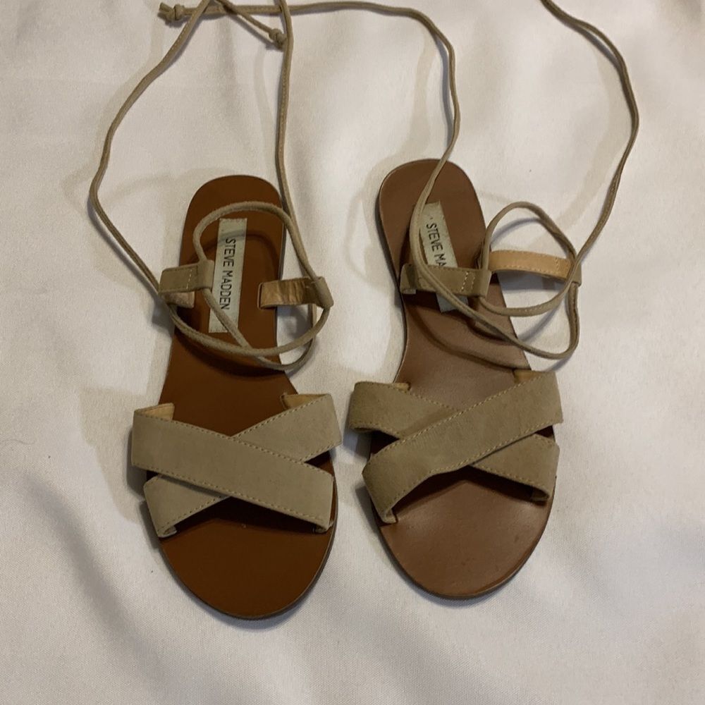 Steve Madden Dylan Size 8 leather strappy sandals cream.